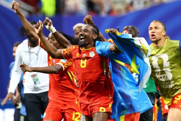 RD Congo vence de virada e segue na Copa, como Colômbia e Portugal