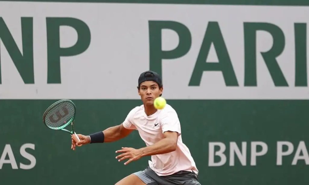 Roland Garros: Luis Guto Miguel bate compatriota e vai à final juvenil