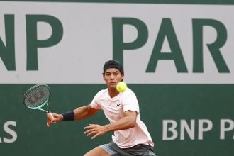 Roland Garros: Luis Guto Miguel bate compatriota e vai à final juvenil