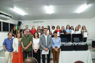Sergipe amplia acesso à educação digital com entrega de 20 kits tecnológicos nas redes estadual e municipal de ensino