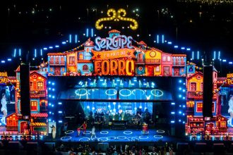 Última sexta-feira do Arraiá do Povo 2026 anima o público com forró, sertanejo e piseiro