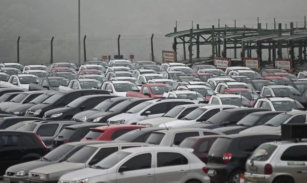 Venda de veículos novos no país sobe 15% até maio