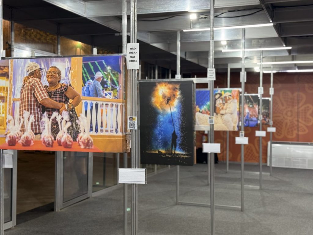 Vila do Forró reúne grande público em noite de São Pedro e abertura de exposição fotográfica