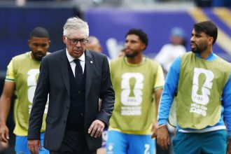 Ancelotti lamenta eliminação e já projeta novo ciclo: “Não é o fim”