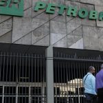 Com alívio da guerra, Petrobras reduz preço do querosene de aviação
