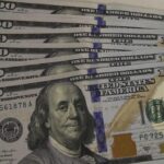 Dólar cai para R$ 5,08, e bolsa recua pela quarta vez consecutiva