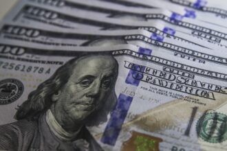 Dólar cai para R$ 5,10, após juros serem mantidos nos EUA