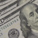 Dólar encosta em R$ 5,10 com tarifaço e tensão global