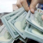 Dólar fecha no maior valor em duas semanas com queda no petróleo