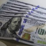 Dólar fica estável em R$ 5,08, mas cai 0,58% na semana