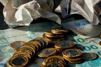 Economia cresce 0,7% em maio, puxada por consumo das famílias, diz FGV