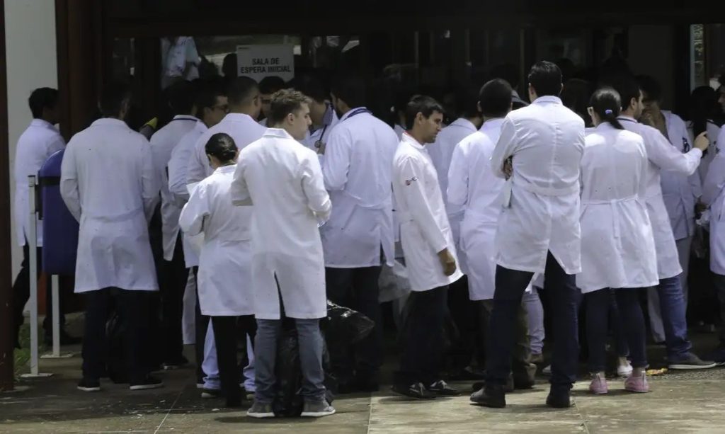 Enare: inscrição para residência médica com pré-requisito segue até 4ª