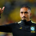 Festejado, Raphinha treina e se aproxima de retorno à Copa do Mundo
