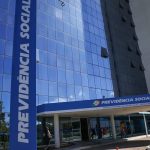 Fila do INSS cai ao menor nível em 21 meses, com 1,8 milhão de pedidos