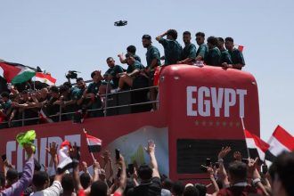 Jogadores do Egito são recebidos como heróis após atuação na Copa