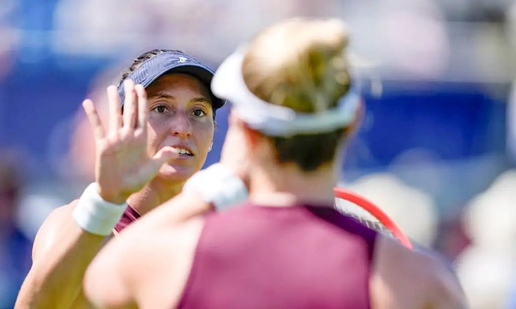 Luisa Stefani avança às oitavas de final nas duplas em Wimbledon