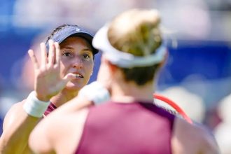Luisa Stefani avança às oitavas de final nas duplas em Wimbledon