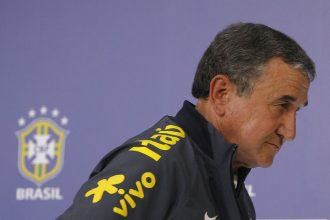 Parreira permanece internado na UTI com quadro de infecção pulmonar