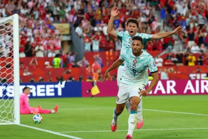 Portugal vira sobre Croácia e vai às oitavas com gols de CR7 e Ramos