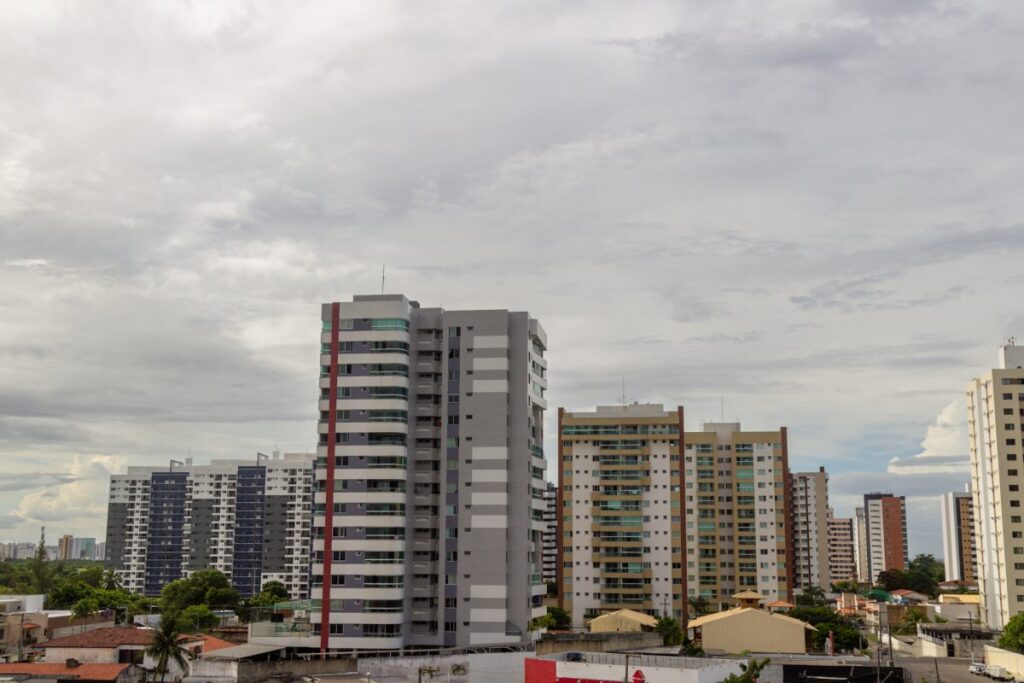 Previsão indica semana com céu parcialmente nublado e céu claro com algumas nuvens
