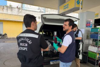 Procon Sergipe e ANP realizam fiscalização conjunta em postos de combustíveis no centro-sul do estado