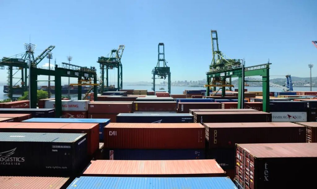 Projeção de superávit comercial é elevada para US$ 90 bilhões 