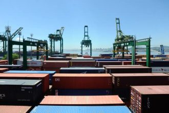 Projeção de superávit comercial é elevada para US$ 90 bilhões 