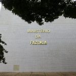 Projeção oficial de inflação sobe para 5,1%, com estouro da meta