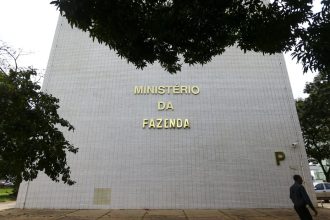 Projeção oficial de inflação sobe para 5,1%, com estouro da meta