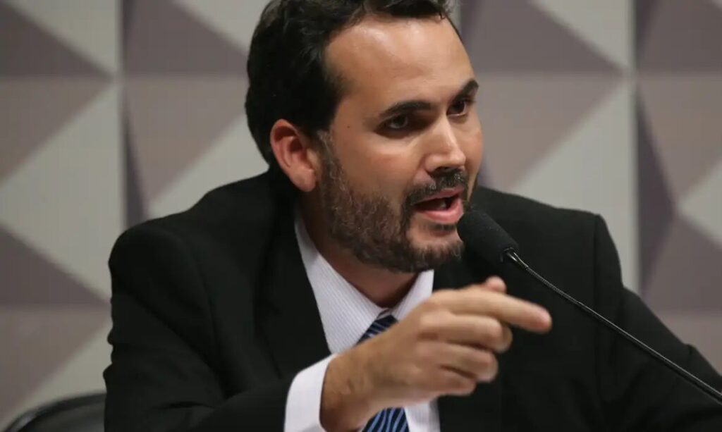 Subsídio de R$ 0,35 ao diesel não será retomado, diz ministro