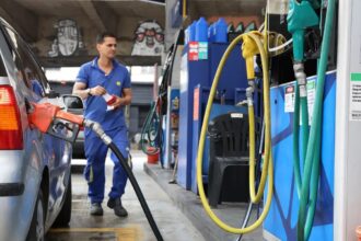 Subsídio de R$ 0,44 por litro da gasolina é prorrogado por 30 dias