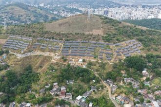 Usina solar em comunidade de Niterói gera energia para 19 creches