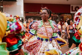 Cortejo cultural reúne grupos e mestres sergipanos em celebração ao Dia do Folclore no Centro de Aracaju
