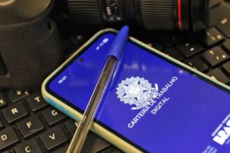 Desemprego cai para 5,3%, o menor para o trimestre terminado em julho
