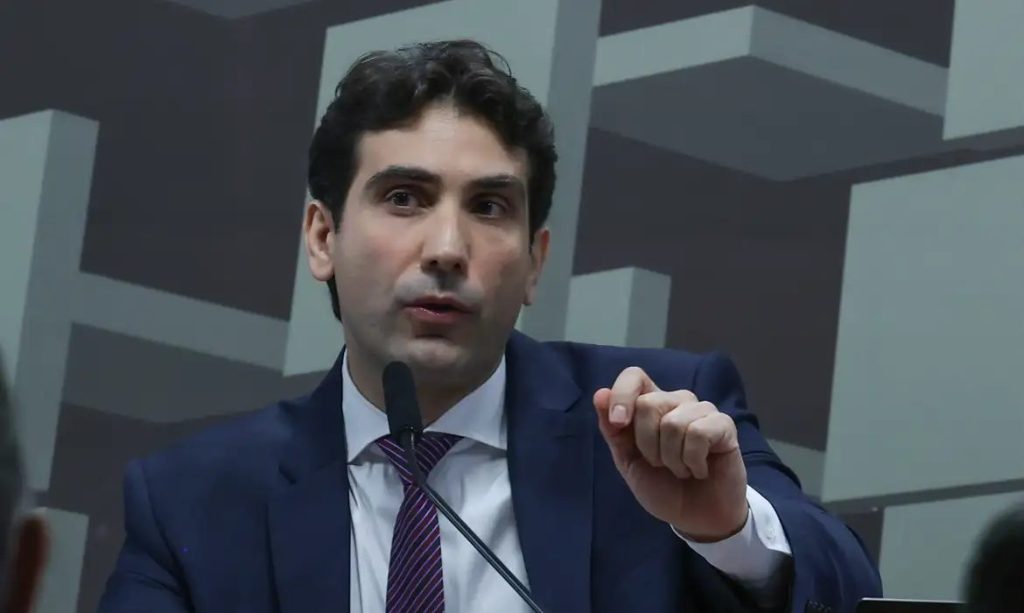 Galípolo critica empresas que pressionam para usar FGC