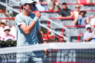 João Fonseca supera Tsitsipas na estreia do Masters 1000 de Montreal