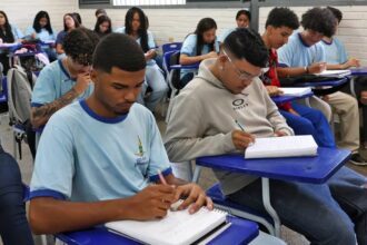 Pé-de-Meia: nascidos em novembro e dezembro recebem parcela de R$ 200