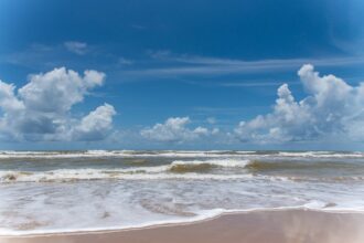 Previsão do tempo indica possibilidade de céu claro com algumas nuvens neste fim de semana