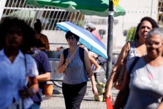 Salário mínimo deverá subir para R$ 1.741 em 2027