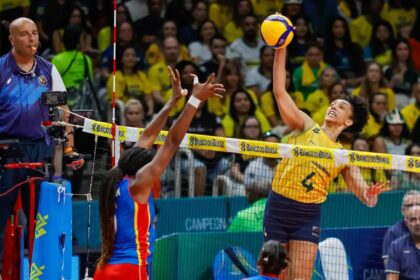 Brasil vence a terceira e lidera Sul-Americano feminino de vôlei