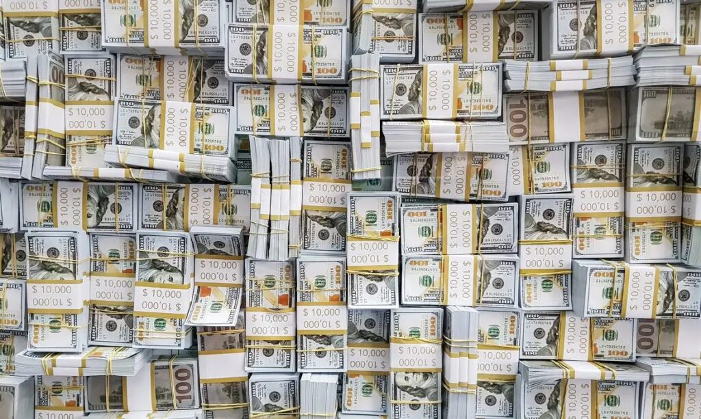 Com pessimismo externo, dólar sobe 0,47% e aproxima-se de R$ 5,20