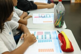 Prazo para escolas escolherem livros didáticos para 2027 termina hoje