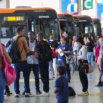 Setor de serviços fica estável em julho e sobe 2,4% em 12 meses