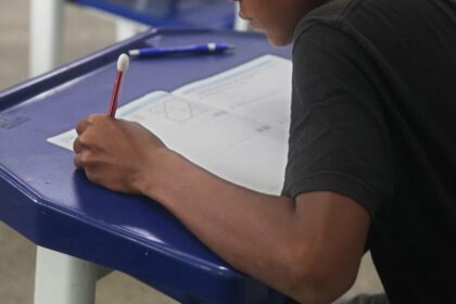 Alunos e professores participam hoje de Olimpíada de Matemática