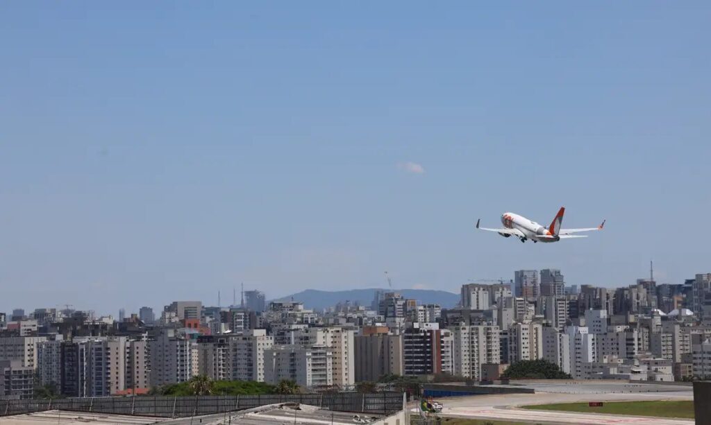 Anac estabelece regras mais restritivas para aviação em Congonhas (SP)