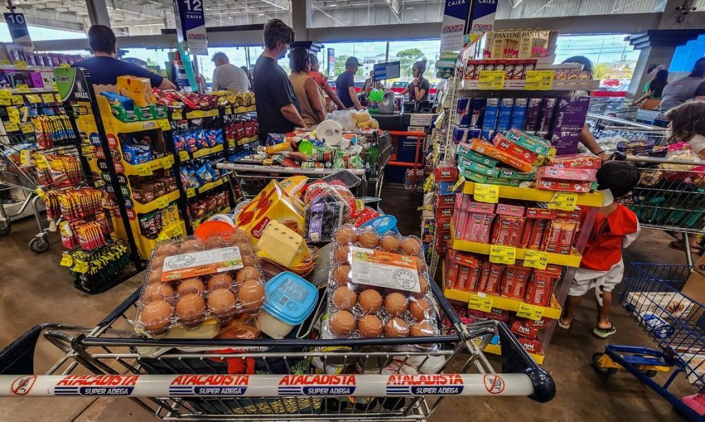 Consumo de alimentos cresce após proibição das bets no país, diz Abras