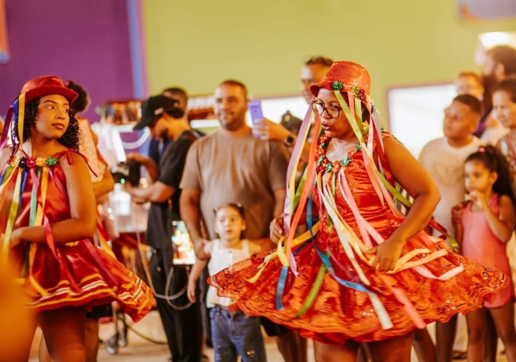 Cortejo folclórico aproxima crianças da cultura popular sergipana na Vila da Criança