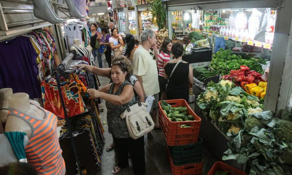 Cortes em auxílios sociais podem gerar retração em cidades do interior