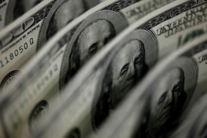 Dólar sobe 8,21%, e bolsa cai 13,88% após reeleição de Lula