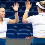 Dupla de Stefani bate campeãs olímpicas e avança à semi em Pequim